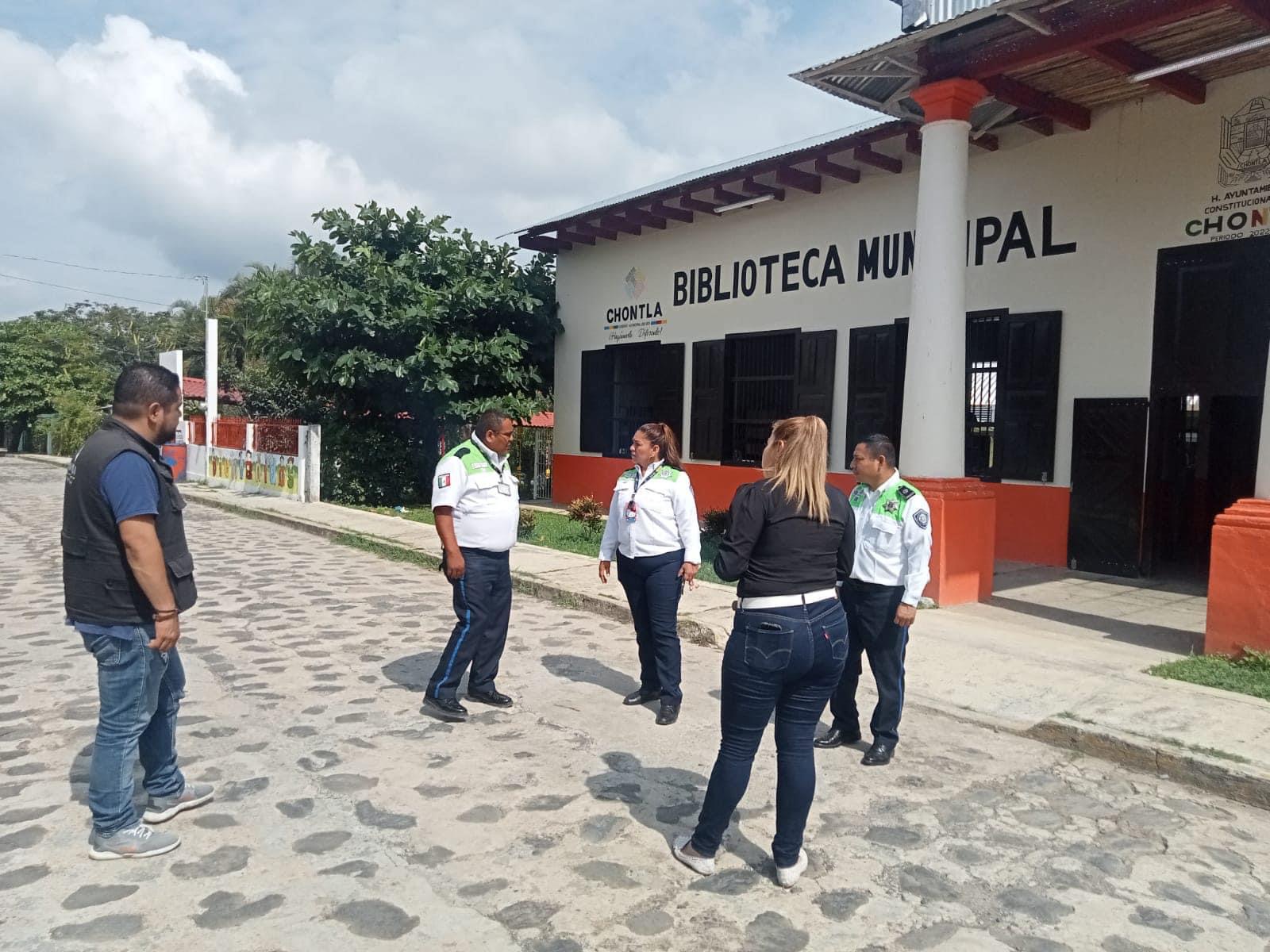 Chontla: Se realizan trabajos de señalizacion vial en la Cabecera Municipal
