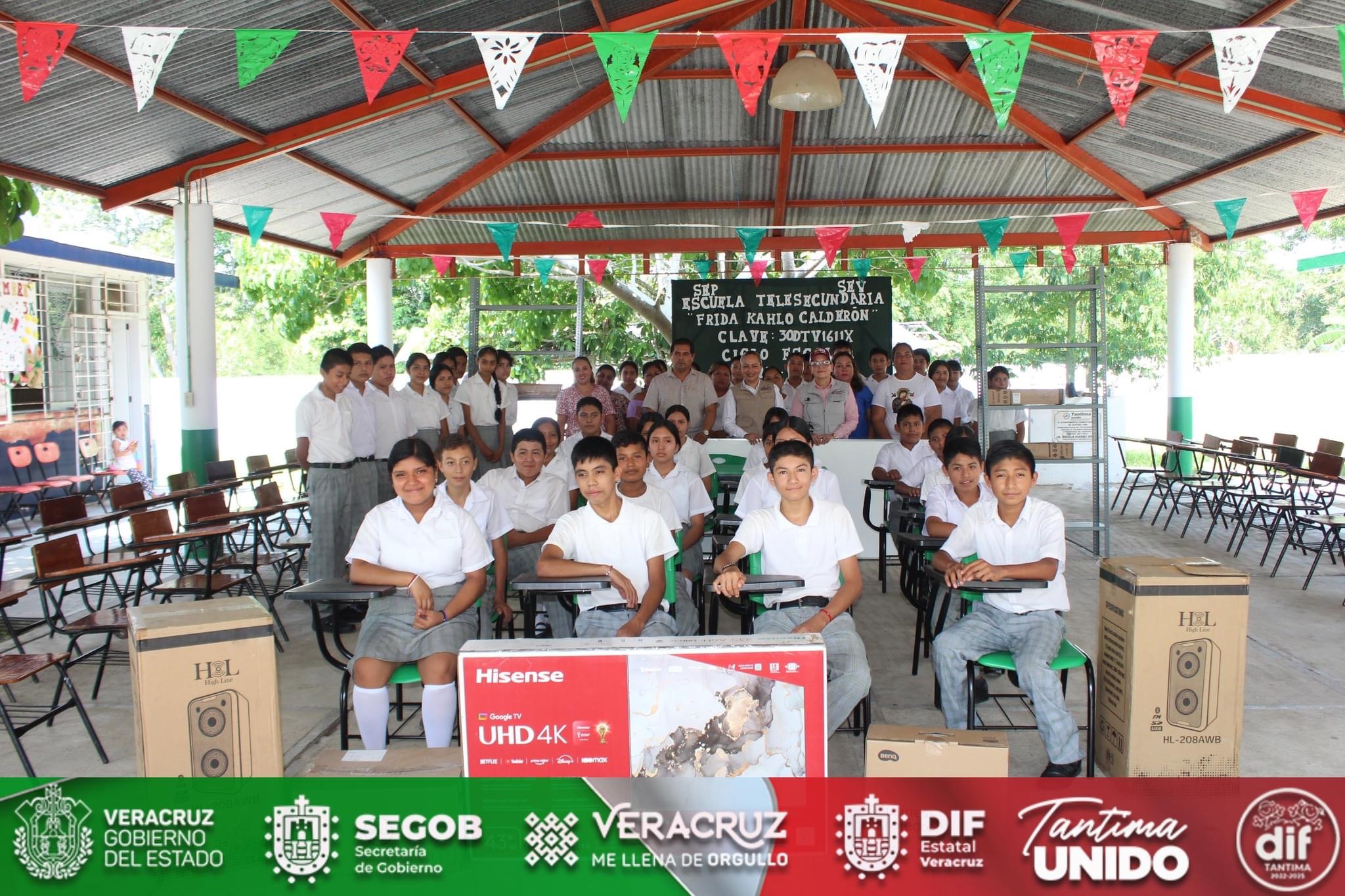 TANTIMA: ENTREGA DE EQUIPO DE CÓMPUTO, MOBILIARIO,TELEVISIÓN, BOCINAS PROYECTOR Y PIZARRÓN A ESCUELA TELESECUNDARIA, GRACIAS A LAS GESTIONES REALIZADAS ANTE ESPACIOS EDUCATIVOS