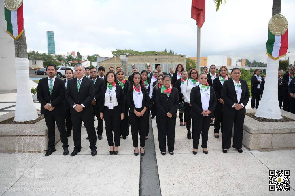 La Fiscal General encabeza ceremonia de honores a la bandera