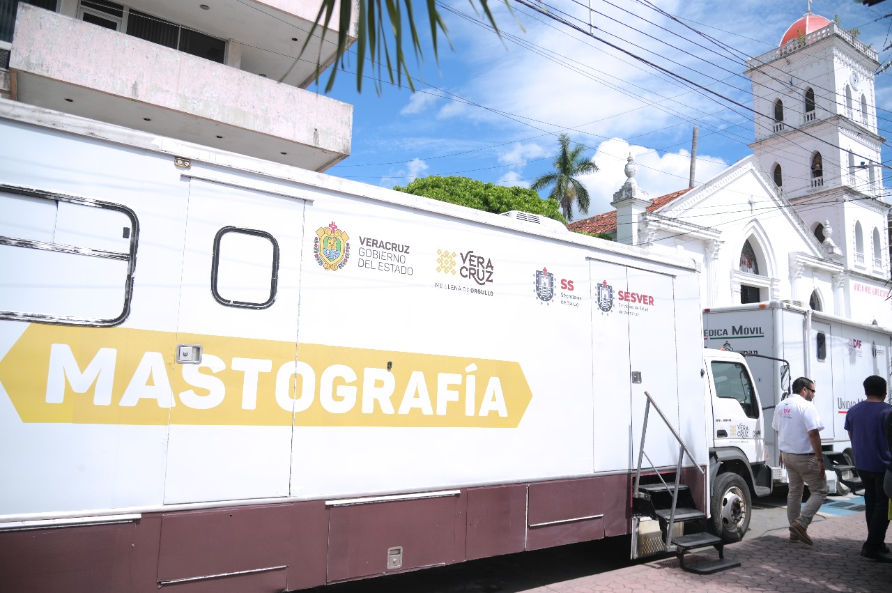 Tuxpan: Se realiza en la explanada municipal la “Jornada de Salud y Mastografías”