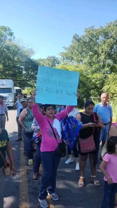 Protestas en Naranjos paralizan la Carretera 180 y amenazan con cerrar la Escuela Abraham Lincoln en demanda de mejoras en el suministro de agua