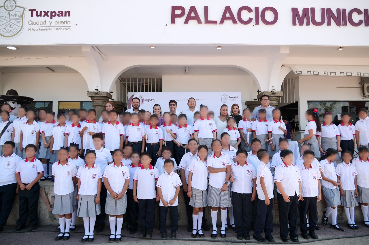 Tuxpan: Participa primaria José L. Garizurieta en Lunes Cívico