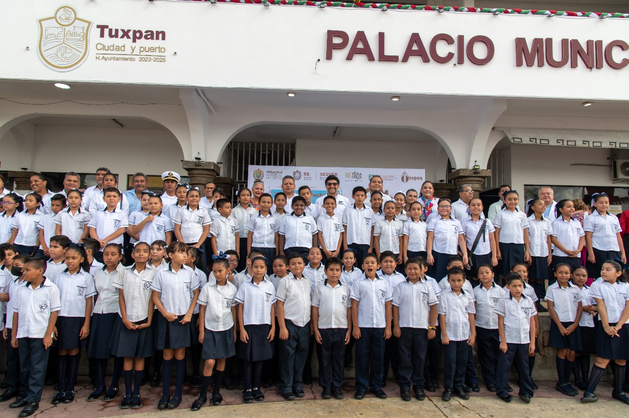 Gobierno de Tuxpan conmemoró en el Lunes Cívico el 202 Aniversario de la Consumación de la Independencia de México