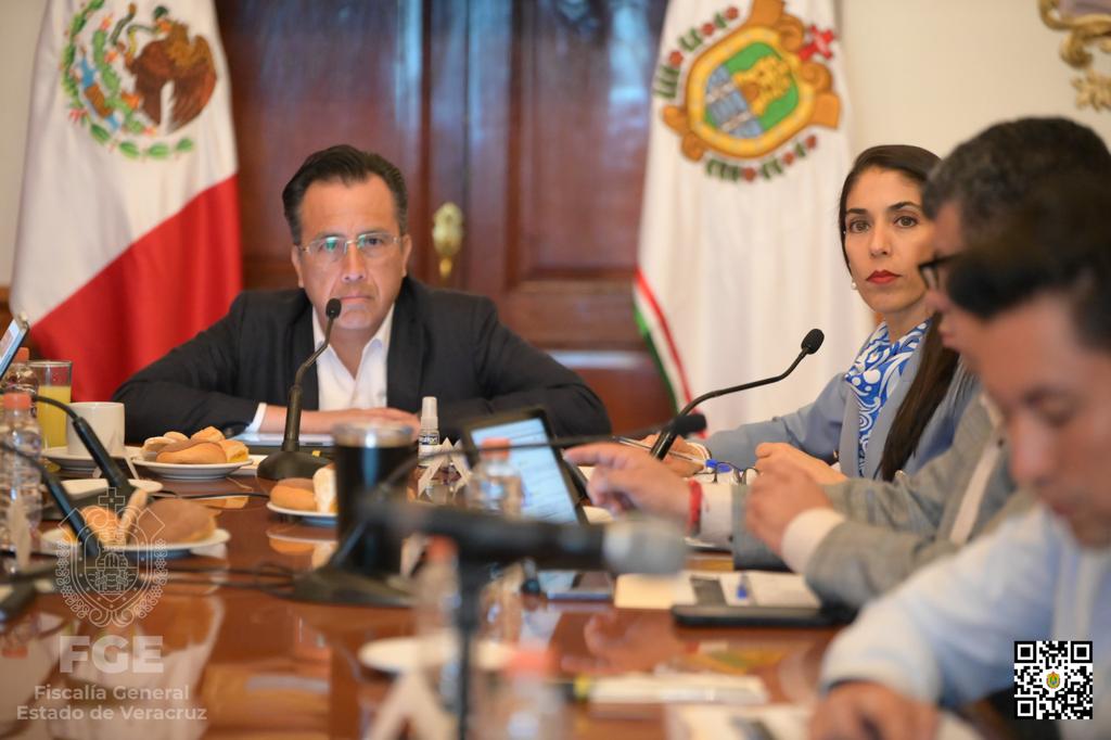 FGE informa sentencias condenatorias de 54 años de prisión por el delito de feminicidio, de 30 años por el delito de homicidio doloso calificado, de 13 años por extorsión