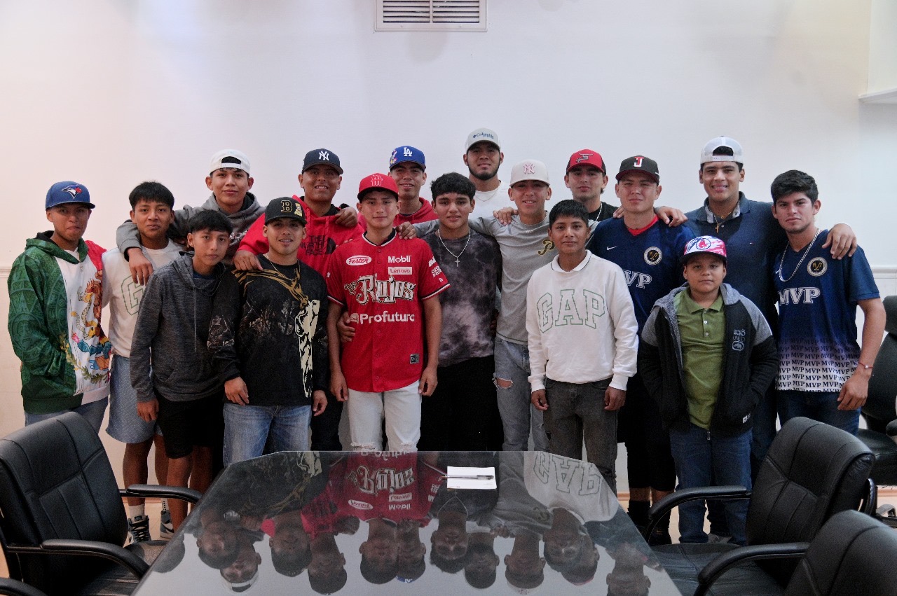 Pitcher tuxpeño firma con los Diablos Rojos del México, de la Liga Mexicana de Béisbol