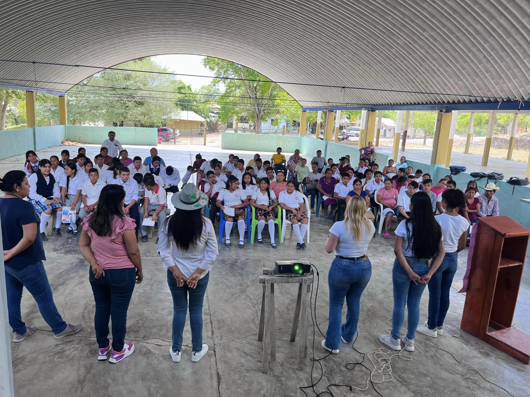 Chontla: «Éxito en la Jornada de Pláticas Informativas sobre Modalidades y Tipos de Violencia en Los Callejones»