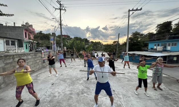 Sesiones de Zumba en la Colonia Miguel Hidalgo de Papantla Promueven la Salud y la Diversión