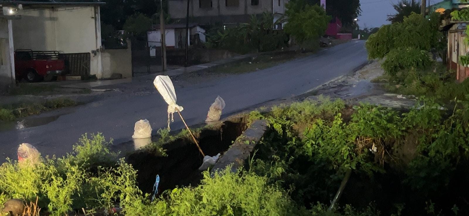 Cierre Temporal del Puente en Manantiales, Martínez De La Torre debido a Daños por Lluvias