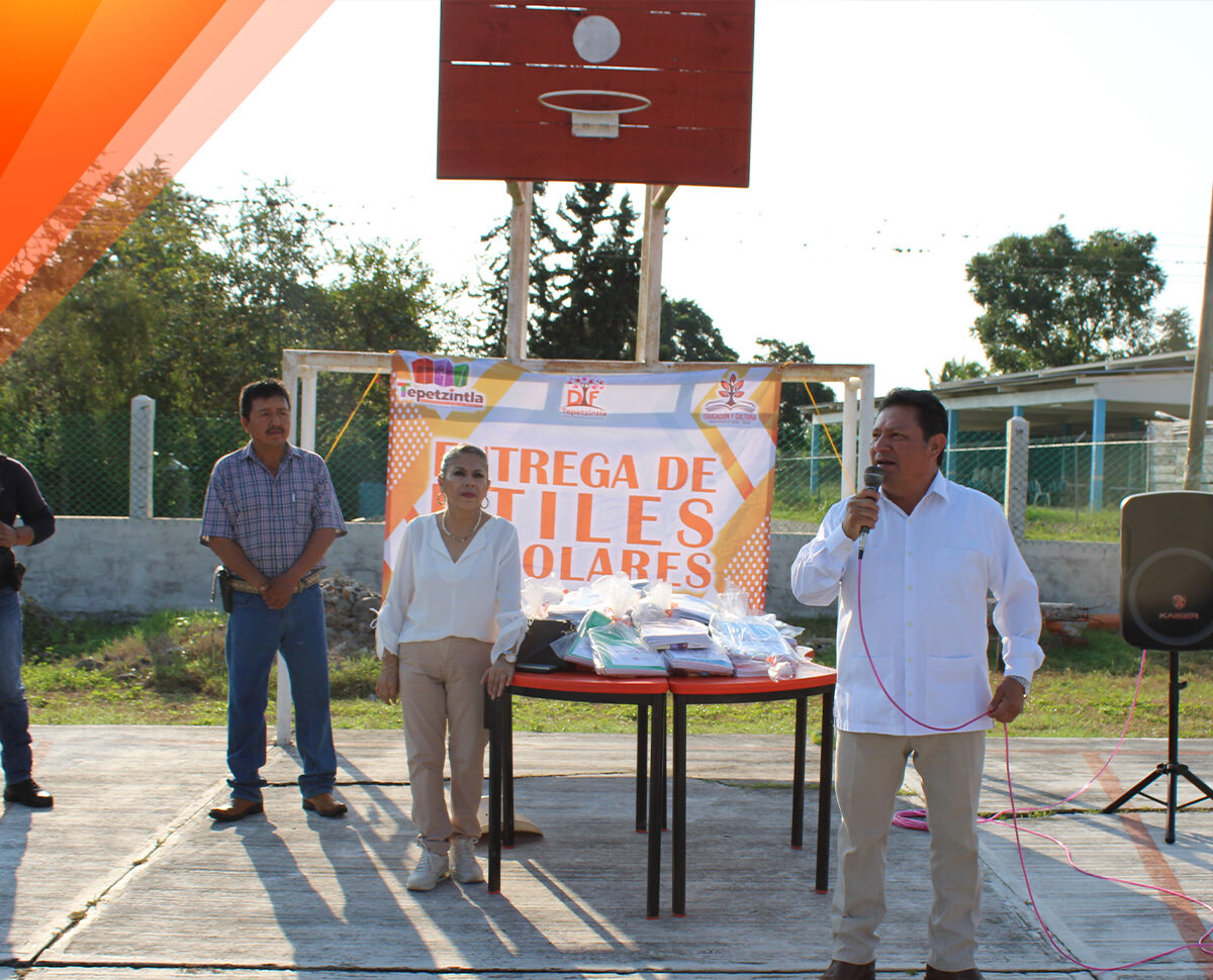 Tepetzintla: «Continúa la Entrega de Útiles Escolares en la Telesecundaria Salvador Díaz Mirón de La Guásima»