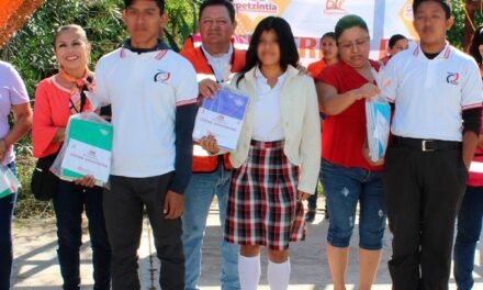 Tepetzintla: Entrega de útiles escolares al telebachillerato  tierra blanca
