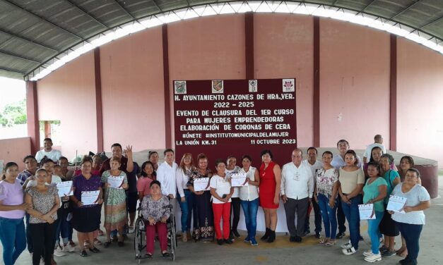 Cazones: Evento de clausura, del primer curso para mujeres emprendedoras “Elaboración de coronas de cera”