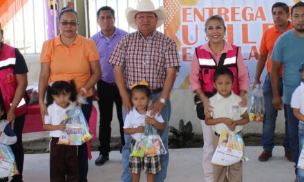TEPETZINTLA: ENTREGA DE UTILES, EN LA ESCUELA PREESCOLAR MIGUEL HIDALGO Y COSTILLA