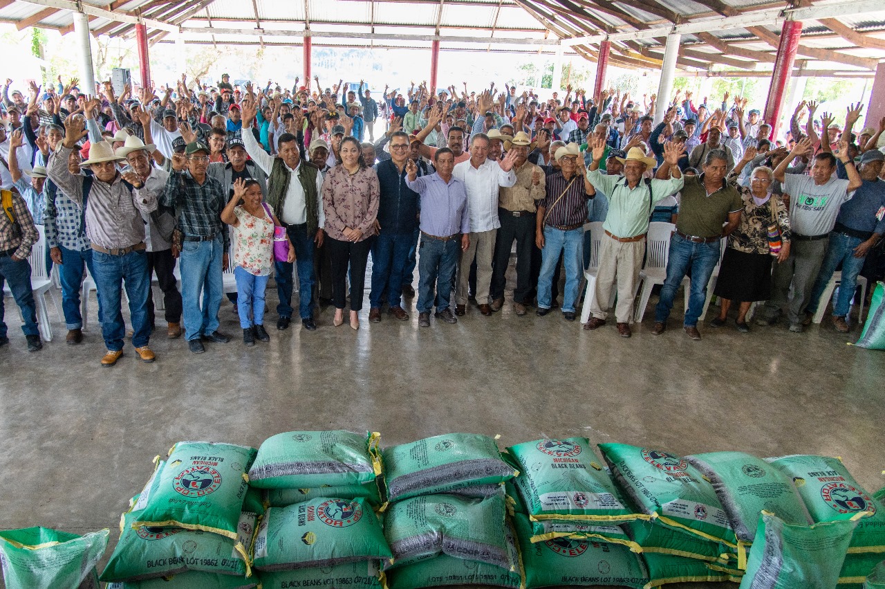 Tuxpan: Con la entrega de semilla de frijol de alta calidad, se cultivarán 560 hectáreas, en beneficio de cientos de familias del campo