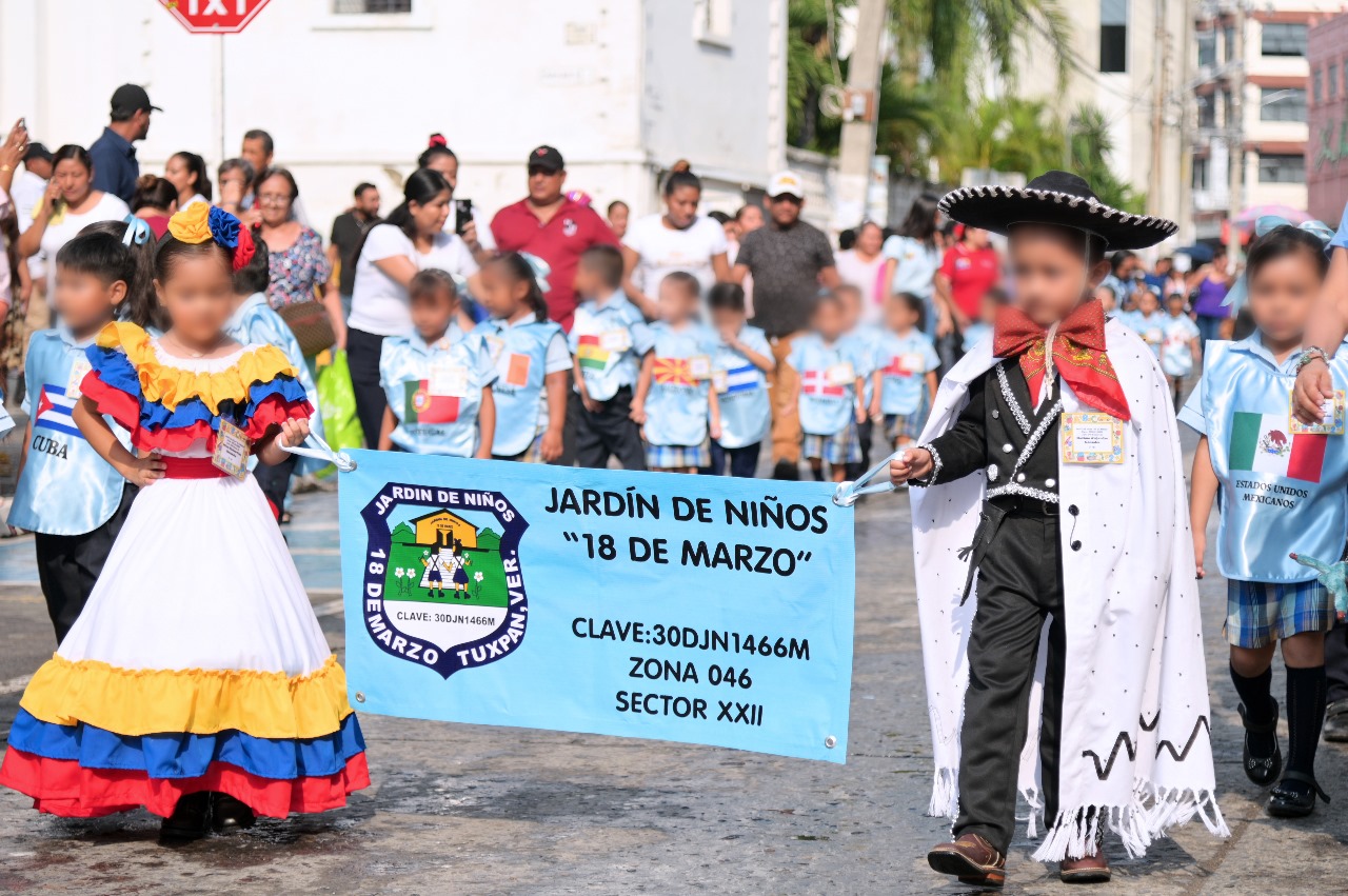 Tuxpan: Niñas y niños desfilaron con entusiasmo y alegría para conmemorar el 78 Aniversario de la ONU