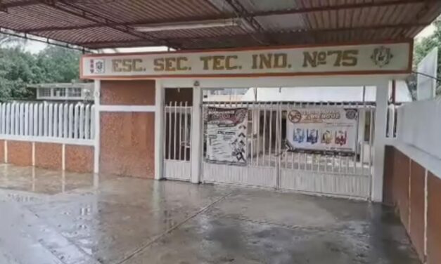 Poza Rica: Atracan la escuela Técnica 75