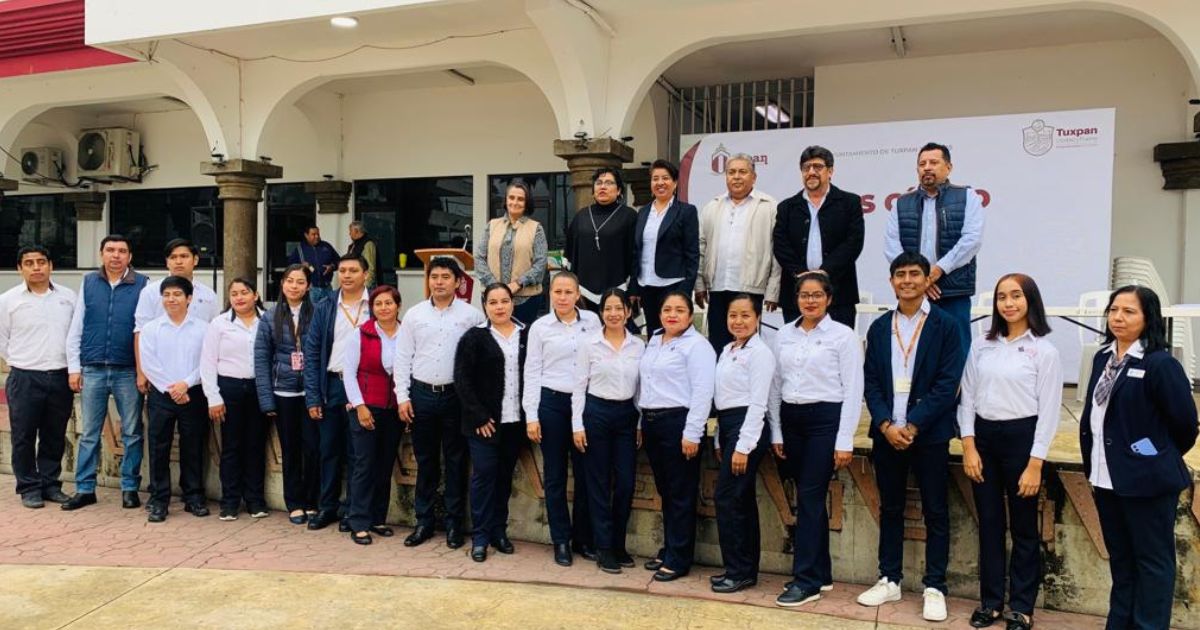 Universidad Pedagógica Veracruzana, Centro Regional Tuxpan, participa en Lunes Cívico
