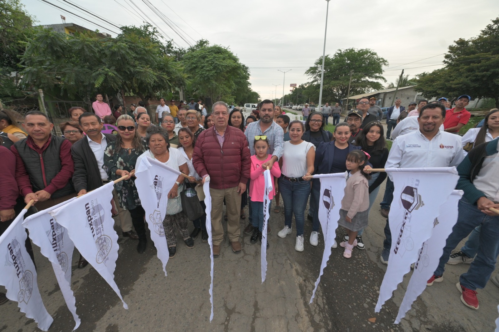 Inicia la construcción de pavimentación con concreto hidráulico en la Avenida López Mateos, entre calle Guásima y Nogal