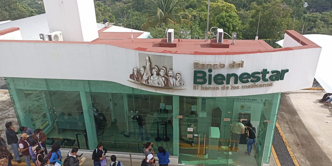 Banco del Bienestar de Chinampa de Gorostiza recibe jóvenes de municipios aledaños