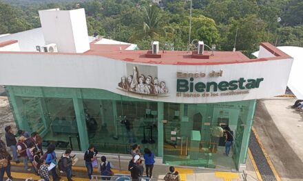 Banco del Bienestar de Chinampa de Gorostiza recibe jóvenes de municipios aledaños