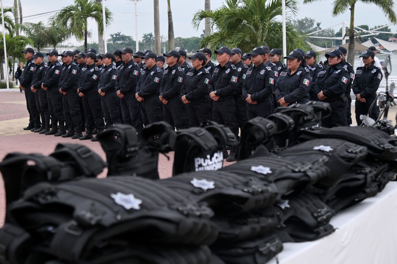 Gobierno de Tuxpan entrega moderno equipamiento a la Policía Municipal, para continuar fortaleciendo la seguridad ciudadana