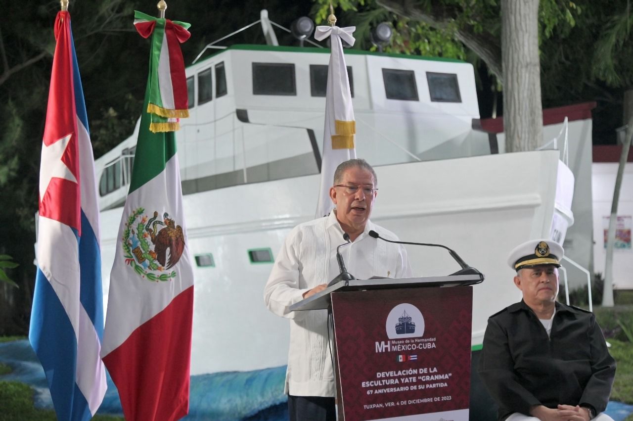 Fue develada la escultura del yate “Granma”, en el Museo de la Hermandad México-Cuba