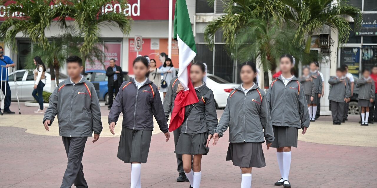 Centro Educativo Euroamericano participa en Lunes Cívico