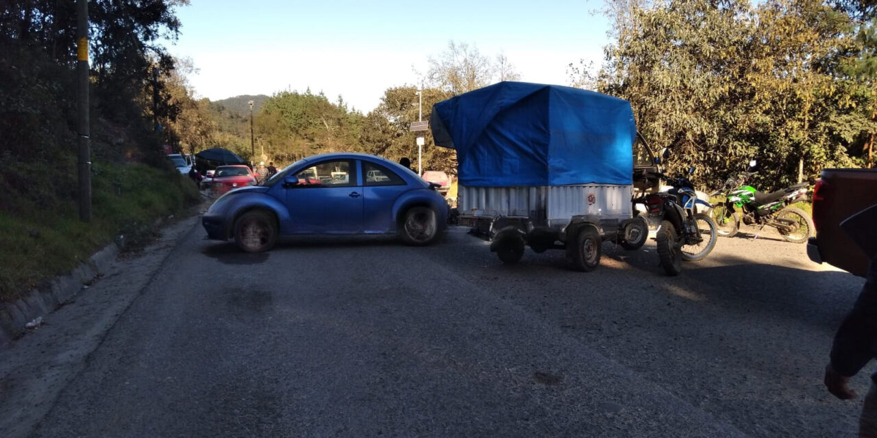 Habitantes de la comunidad «La Selva» bloquean acceso a Huayacocotla