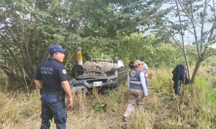 ¡LLANTAS ARRIBA! Familia afortunada tras accidente en la carretera Matamoros-Puerto Juárez
