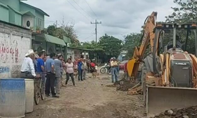 Habitantes de Entabladero se rehúsan a abastecer de agua a Coatzintla