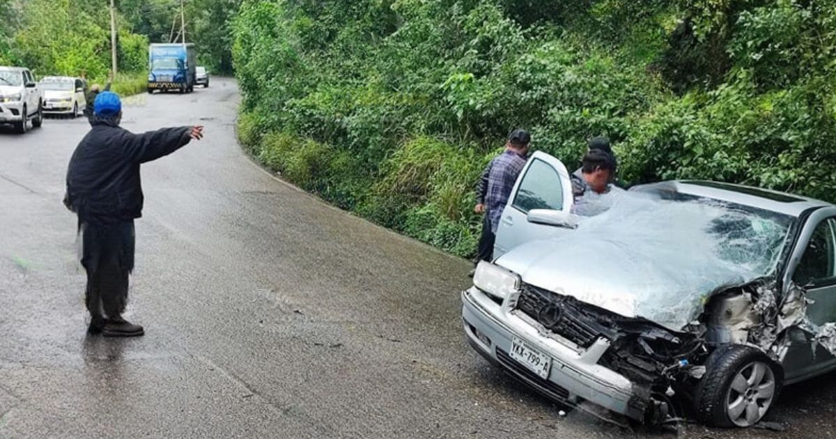 Invade carril y choca en la carretera Papantla-El Chote