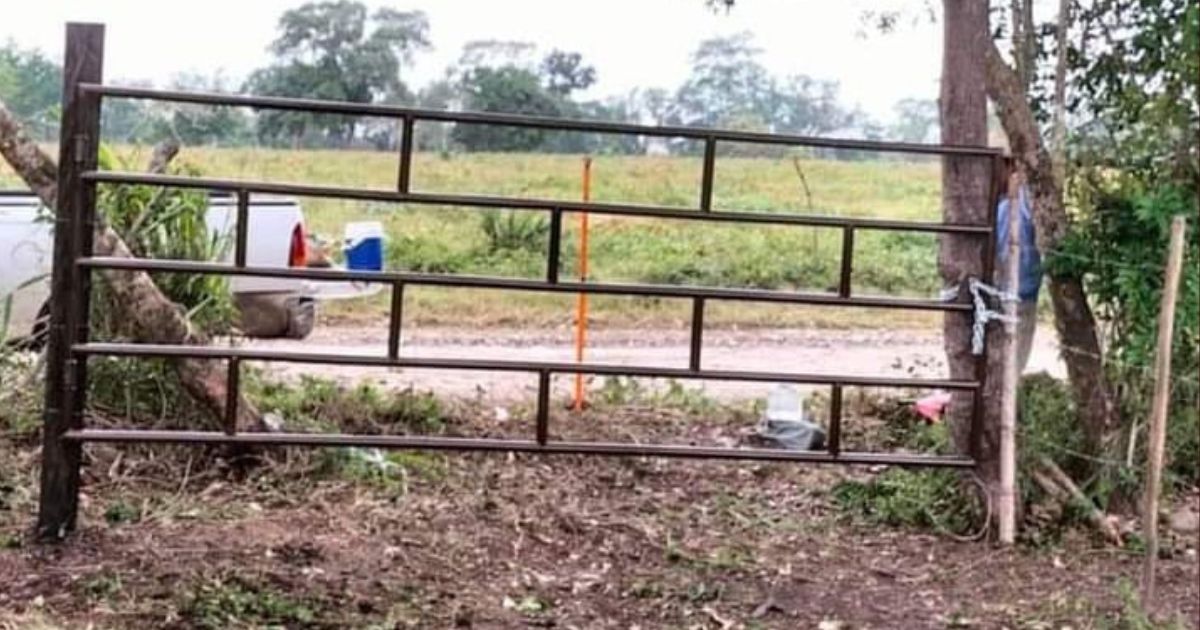 Roban un portón en la comunidad Tamontao, Ozuluama