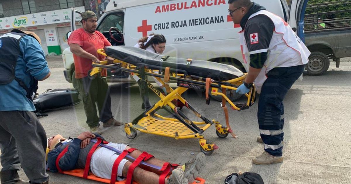 Álamo: Automóvil no enciende la direccional y atropella a un motociclista