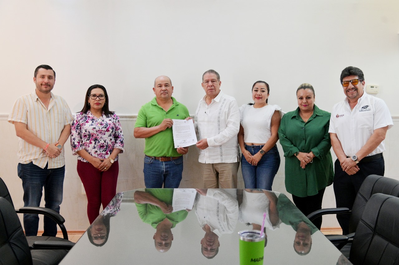 Tuxpan: Alcalde José Manuel Pozos Castro toma protesta al Agente Municipal de Barra Norte