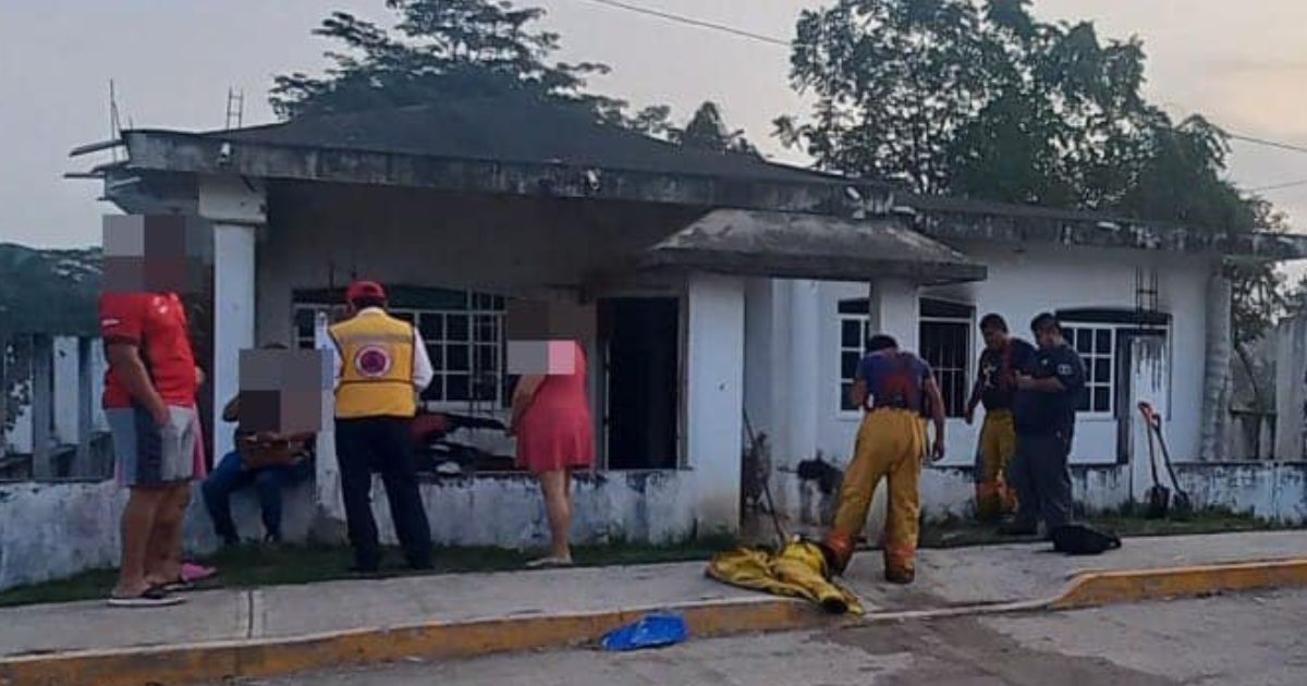 Fuego consume vivienda en Cerro Azul