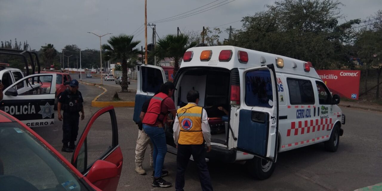 Accidente en Cerro Azul: Mujer se impacta contra glorieta