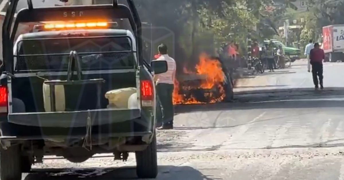 Se incendió un taxi en el ejido Pueblo Nuevo, Álamo, Veracruz