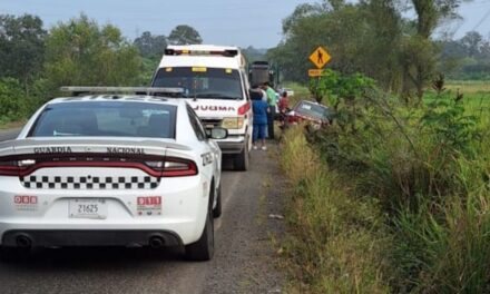 Taxista choca a unidad piloto en Potrero del Llano