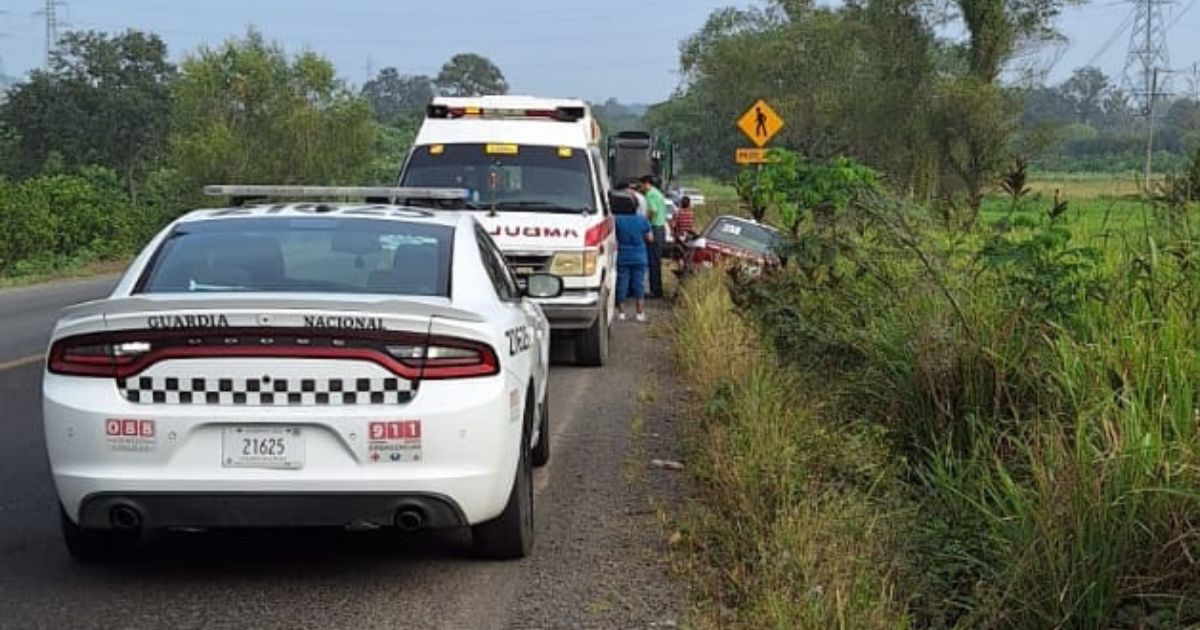 Taxista choca a unidad piloto en Potrero del Llano