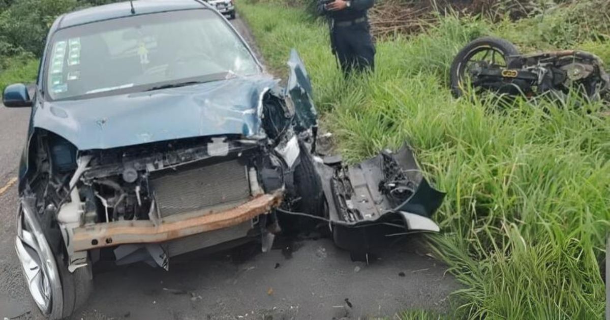 Gutiérrez Zamora: Mujer invade carril y colisiona con motociclistas 