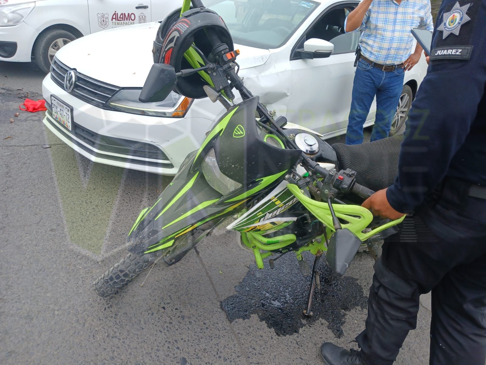 Motociclista Ebrio Choca y Huye Abandonando su Moto