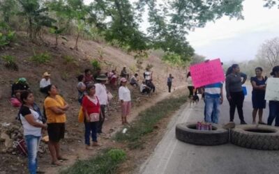 Habitantes de Tlacolula bloquean la carretera Tuxpan-Tantoyuca ¡Exigen inicio de obra!