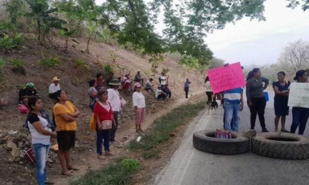Habitantes de Tlacolula bloquean la carretera Tuxpan-Tantoyuca ¡Exigen inicio de obra!