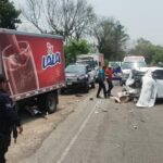 Camión de leche choca “por atrás” a una camioneta: Tres lesionados en Martínez de la Torre
