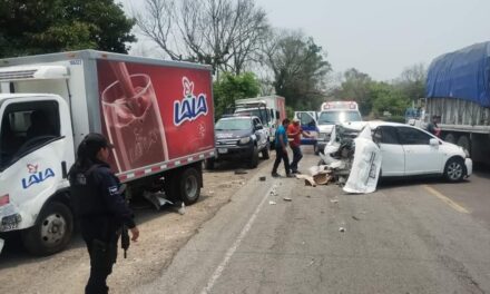 Camión de leche choca “por atrás” a una camioneta: Tres lesionados en Martínez de la Torre