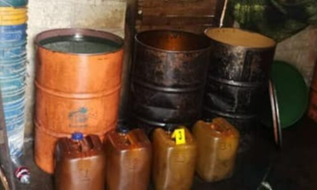 Aseguran tres mil litros de  “HUACHICOL” en Tecolutla