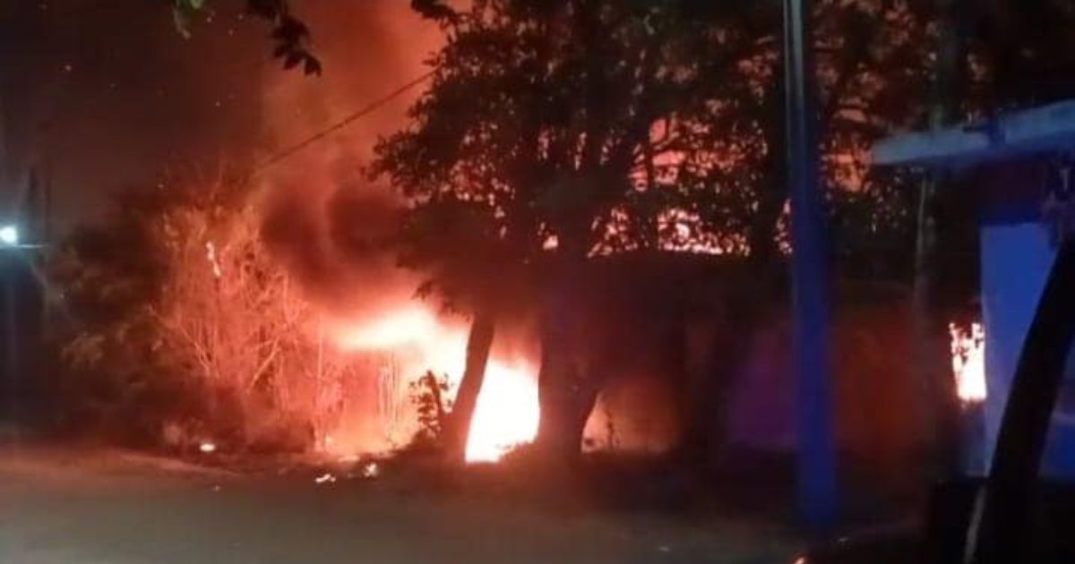 Matrimonio de la tercera edad pierde la vida en incendio en Pueblo Viejo: ¡hermano del occiso señalado como presunto responsable!