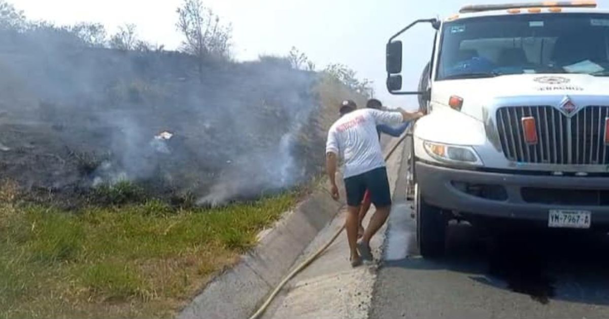Se incendia pastizal en la Tuxpan- Tampico