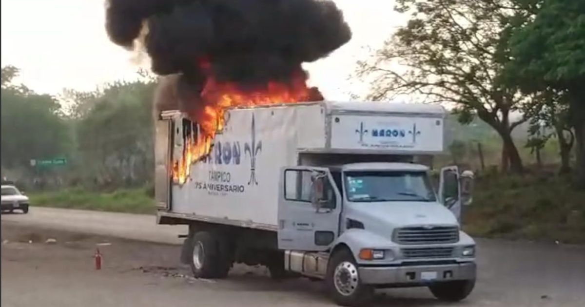 vehículo incendiado naranjos