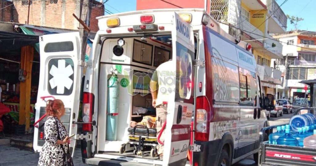 Comerciante resulta herida tras caer en el parque