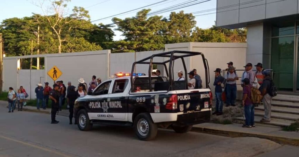 nuevamente toman instalaciones de cfe